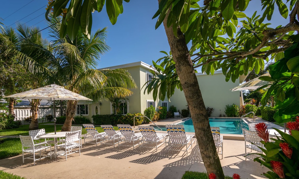 Ilexhurst Condo | Palm Cay 4 1/1 Condo Pool. Comfortable and cozy retreat in Holmes Beach.