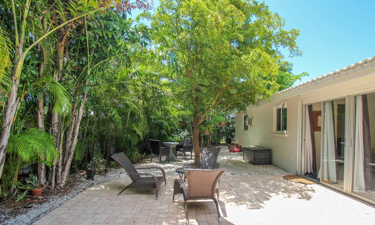 Gulf Gate Estates House | Palm Garden: Home Near Siesta Key