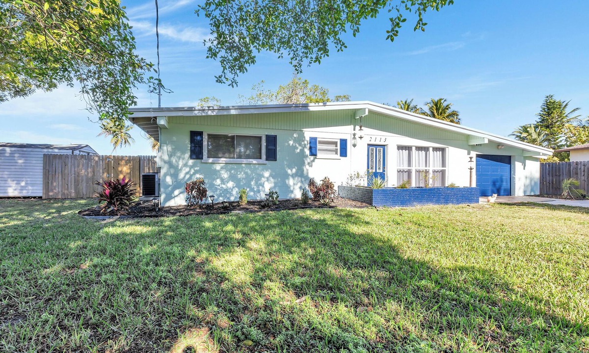 Fort Myers Shores House | Palmetto Boat House - Adorable 2-bedroom house with AC in Fort Myers