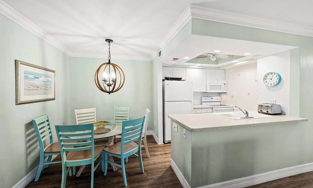 Sanibel Condo | Partial Beach View 2 bed, 2 bath at Sanibel Moorings #1022