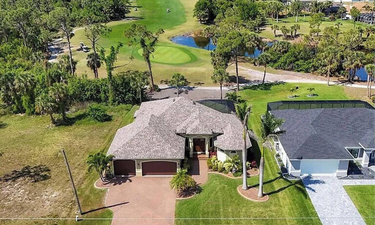 Long Meadow House | Peaceful Palms: 3 bedroom, 2 bath, heated pool, spacious lanai, golf course view