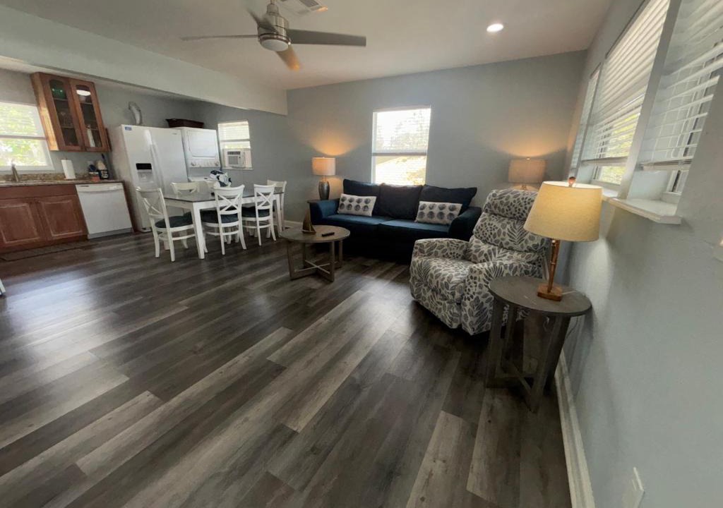 Bonita Springs Apartment | Pelican Fresh Entire Unit Kit Washer Dryer Upstairs 3Mi to Beach