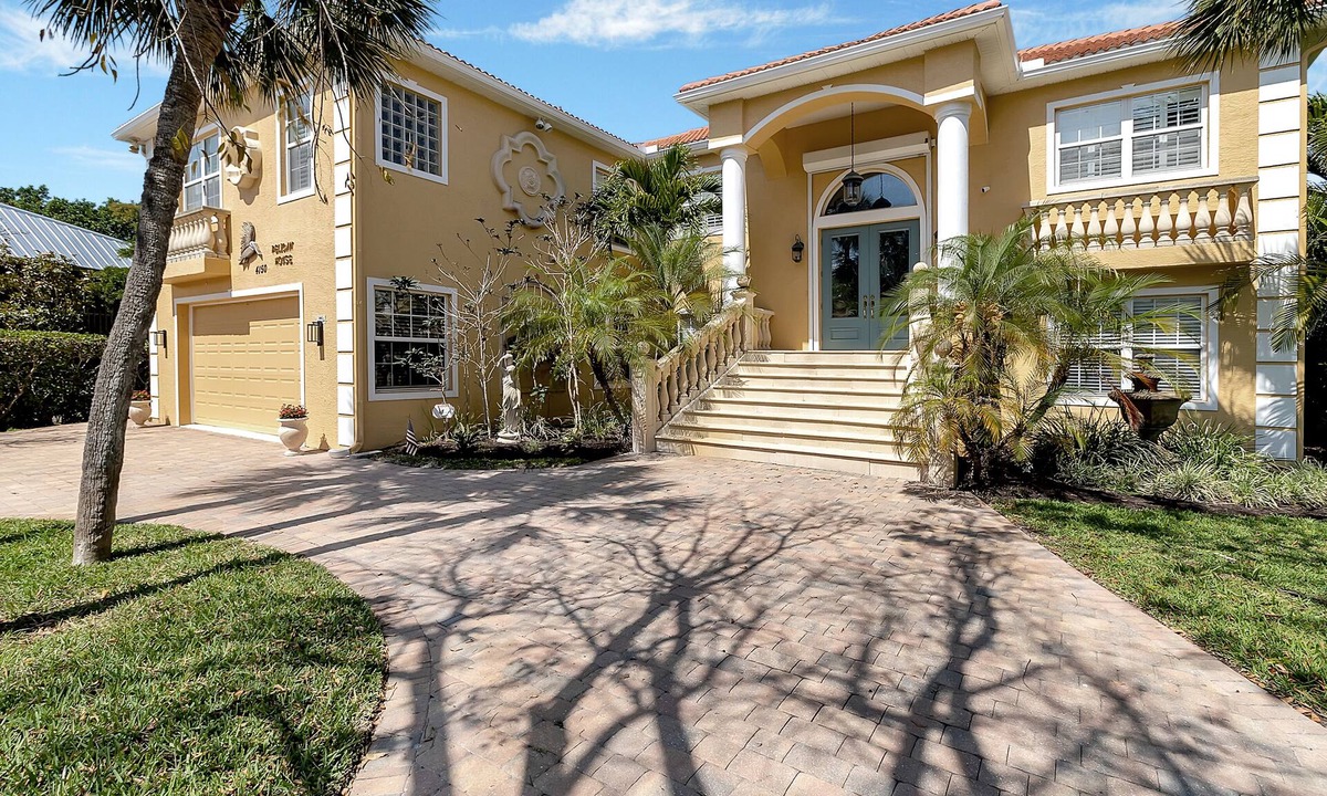 Englewood Villa | "Pelican Nest"Private Beach & Bay access & Pool 4bedroom 3bath