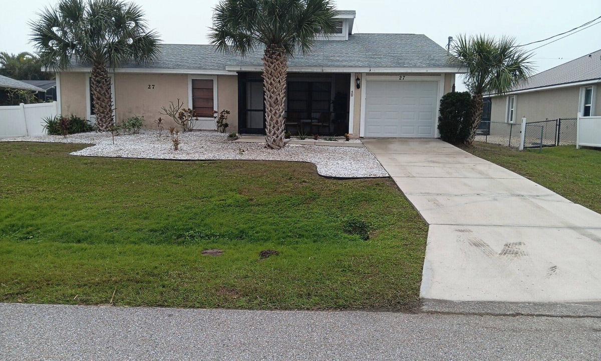 Pebble Beach House | Perfect Bungalow by the Beach. Quiet Rotunda neighborhood. Pet friendly. Fenced