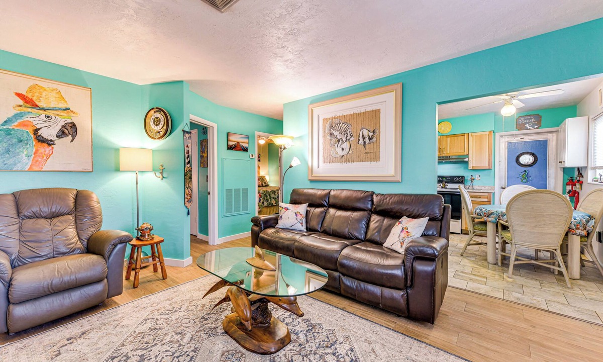Whitney Beach Cottage | Pet-friendly Bradenton Home 1.5 Mi to Cortez Beach