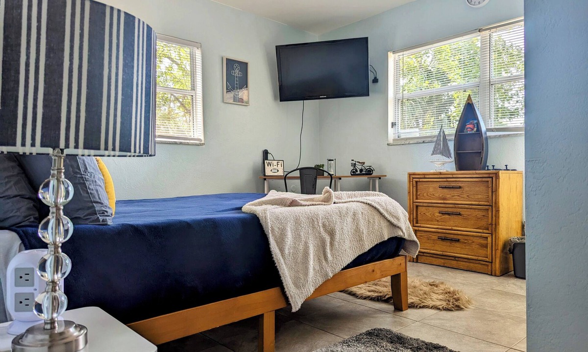 St. Petersburg House | Pet Friendly Historic and Cozy Bungalow in Downtown St. Pete with HUGE BACKYARD