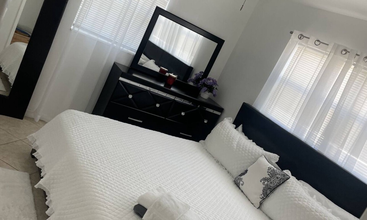 Warm Mineral Springs House | PLACE TO BE we have everything you need