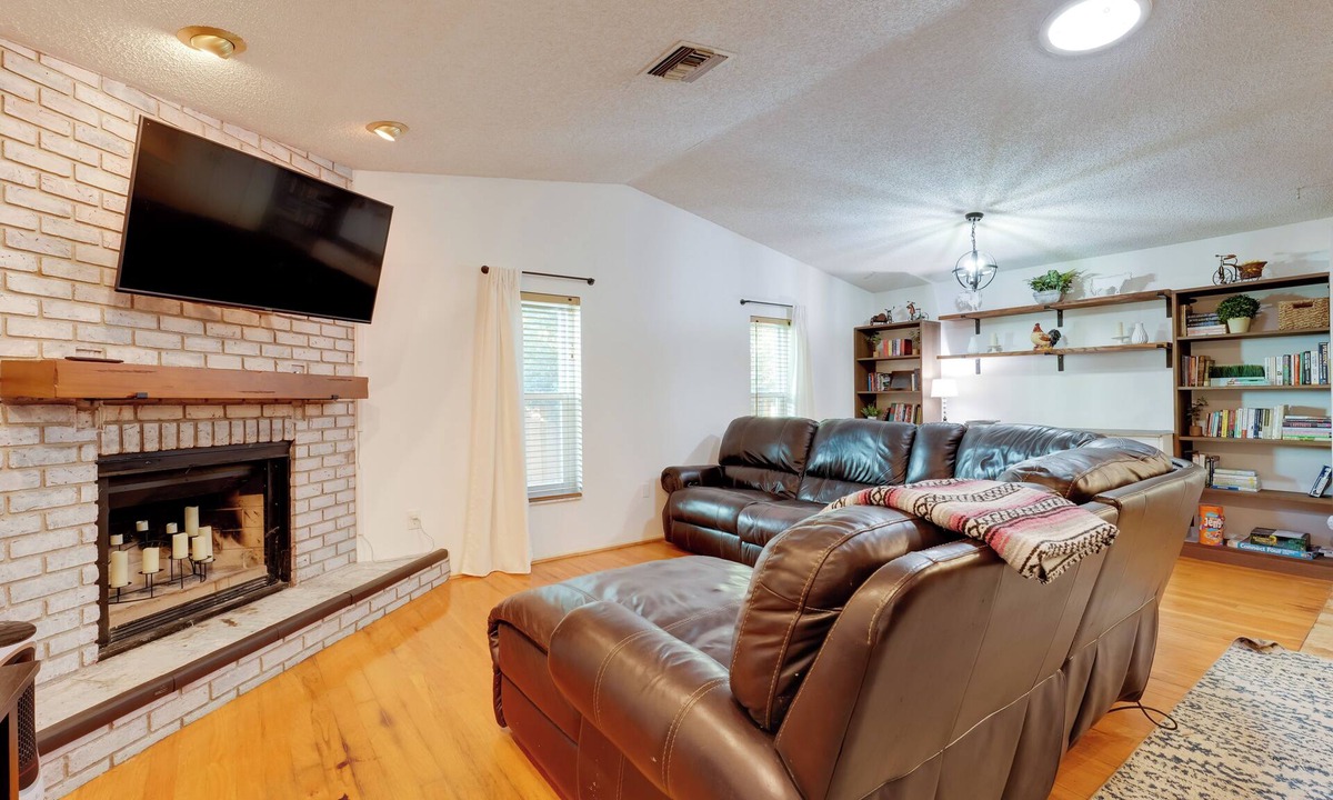 Palm Harbor Apartment | Pool & Patio Access: Breezy Getaway in Palm Harbor