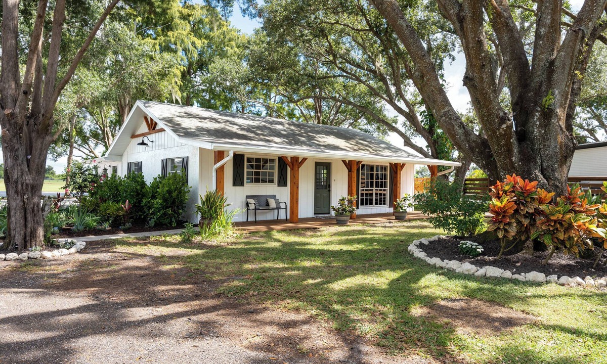 Braden River House | Private 6-Acre Ranch : 2 Homes + Game House + Barn