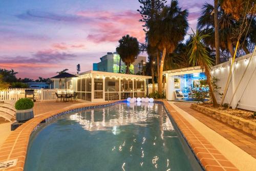 Siesta Key Village House | Private Heated Pool - 100 Steps to Beach Access - 5-min walk to Siesta Key Village