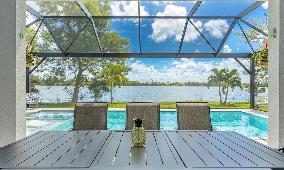 Mariner House | Private Lake Retreat 3 King Beds, 5 Bedrooms, Pool & Spa, Pool Table, 3129 Sq Ft