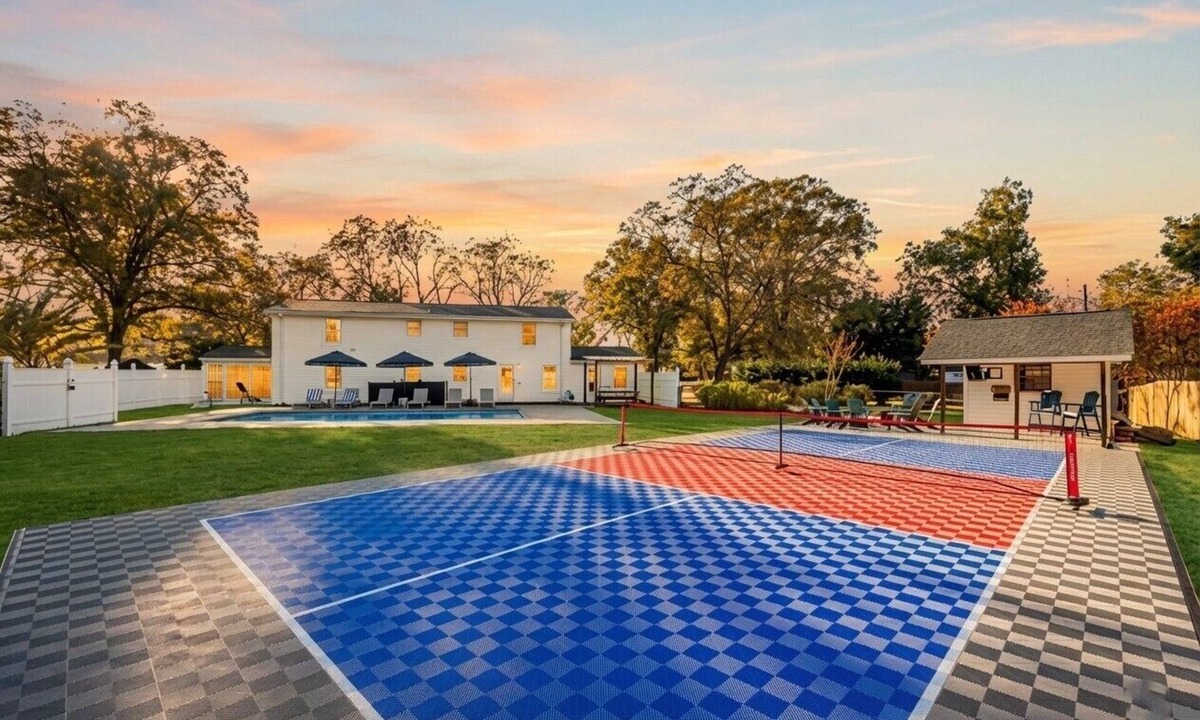 Mauldin House | Private pool, pickleball court, game room & sunroom — near Greenville