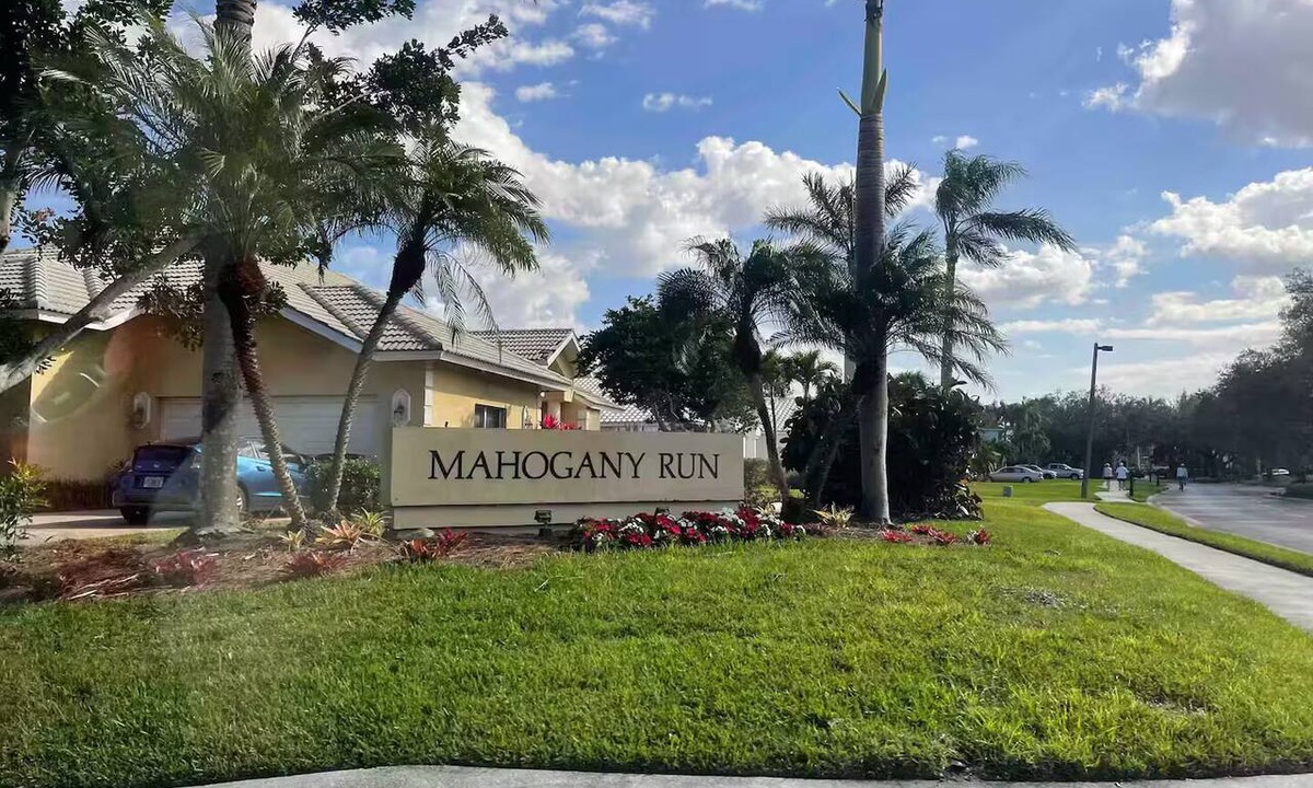 Gateway House | Private relaxing pool house with 4 bed/3 baths