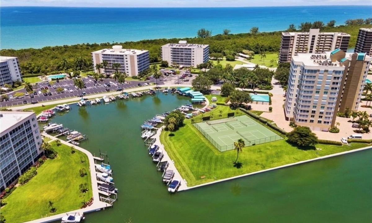 Vanderbilt Beach Condo | Private sunsets over the Gulf immaculate 3BR at Gulf Breeze
