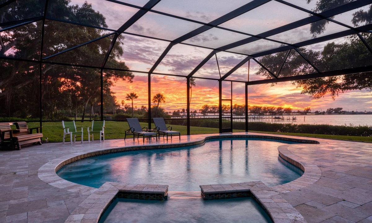 Bradenton House | ⚓Private Waterfront Retreat with Heated Pool, Spa, Games & Sunset Views⚓