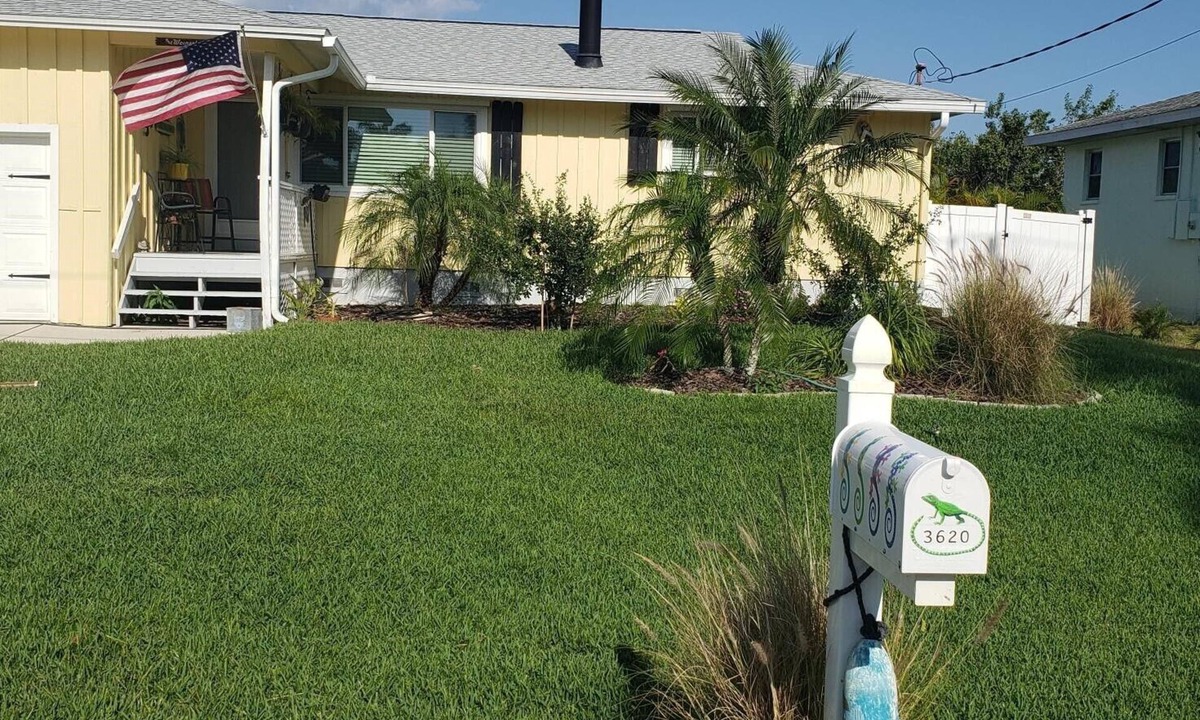 Charlotte Park House | Punta Gorda! Charming heated salt pool, dead end, on canal, access to Harbor!