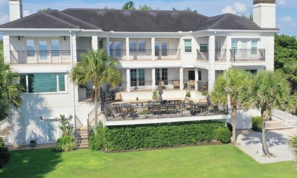 Osprey House | Rare private beachfront estate on the Gulf.