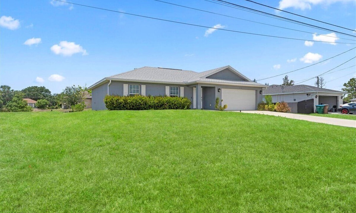 Jacarandas House | Relax and Recharge in Beautiful and comfortable cozy Cape Coral home!