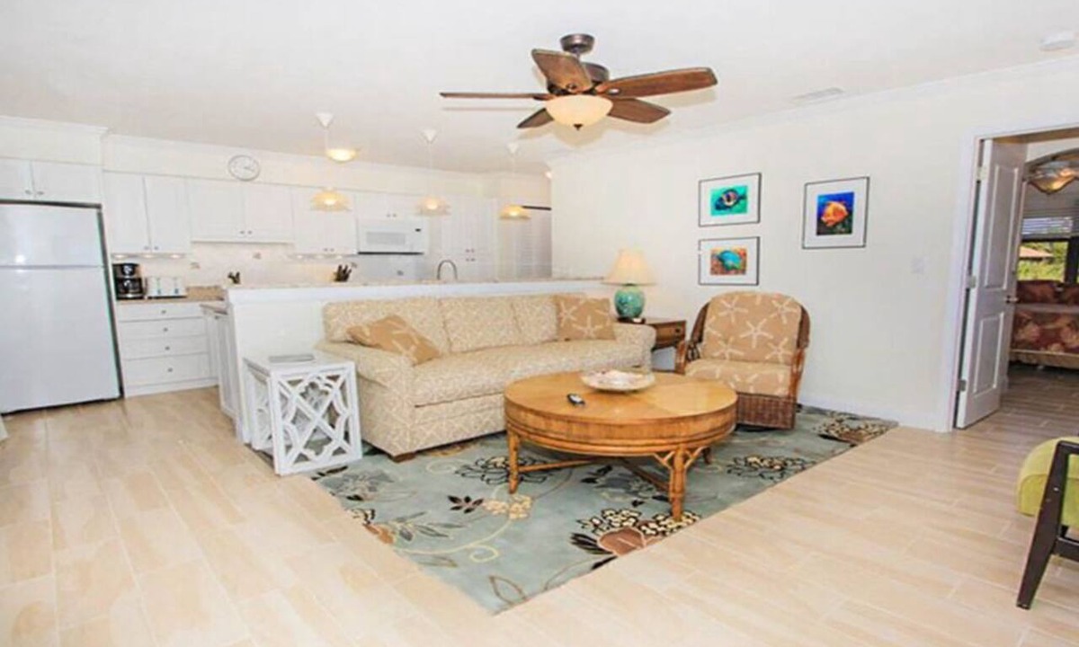 Sanibel Condo | Relax on your private deck with Gulf views Sanibel Island - Pet Friendly - Signal Inn 09