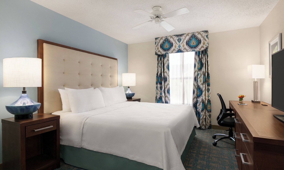 Villas Apartment | Relax & Unwind! 3 Spacious Units, FREE Parking, Minutes to Lakes Regional Park!
