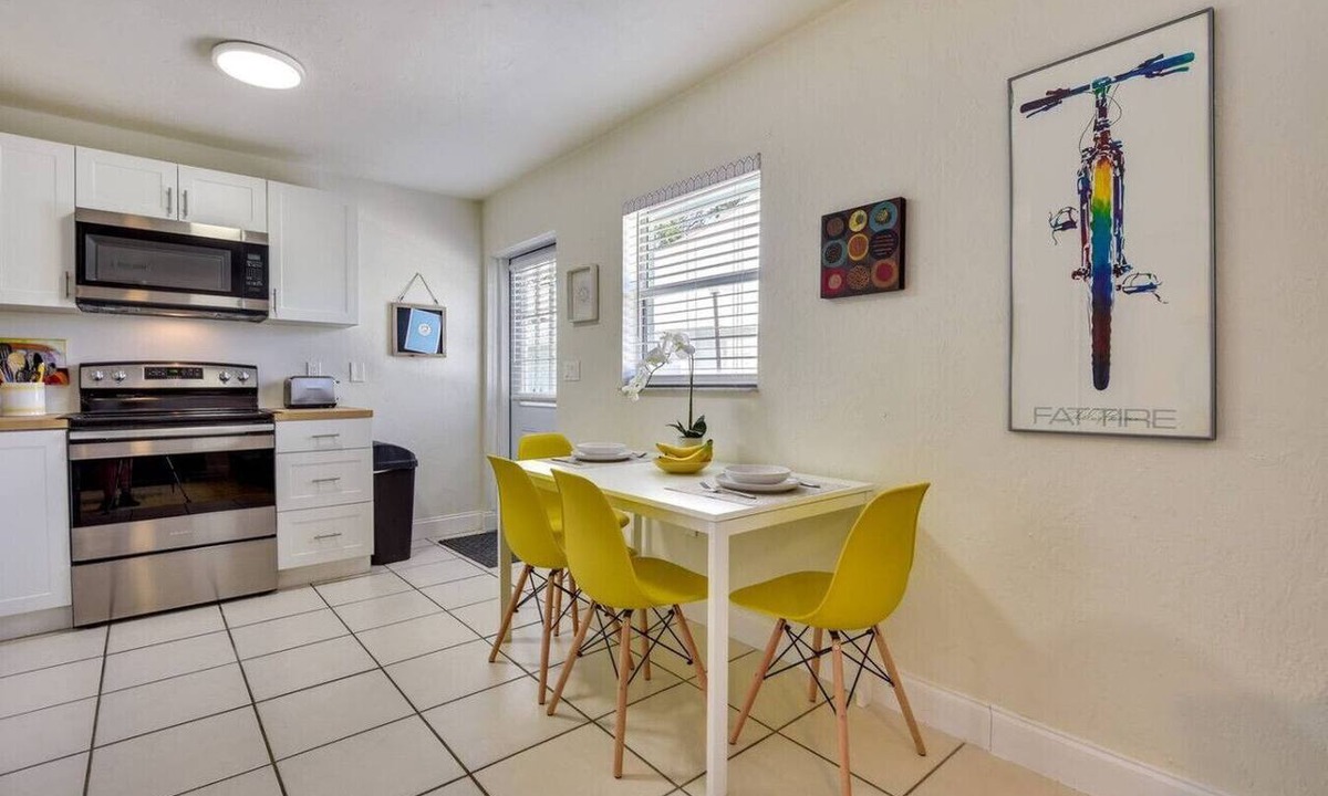 Central Sarasota Apartment | Relaxing Getaway Near Downton Sarasota, Lido Key & Siesta Beach