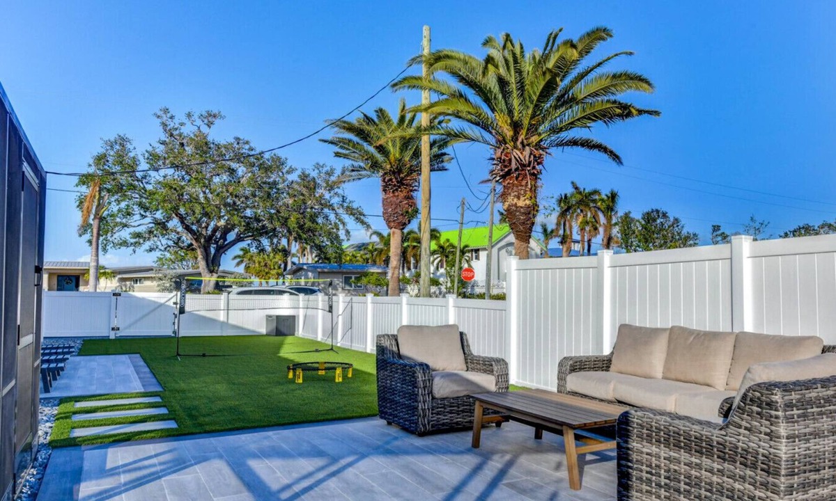 Palma Sola House | River House - Pool, Spa & Gameroom Near Anna Maria