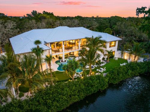 Siesta Key House | Salty Sun Sets Estate