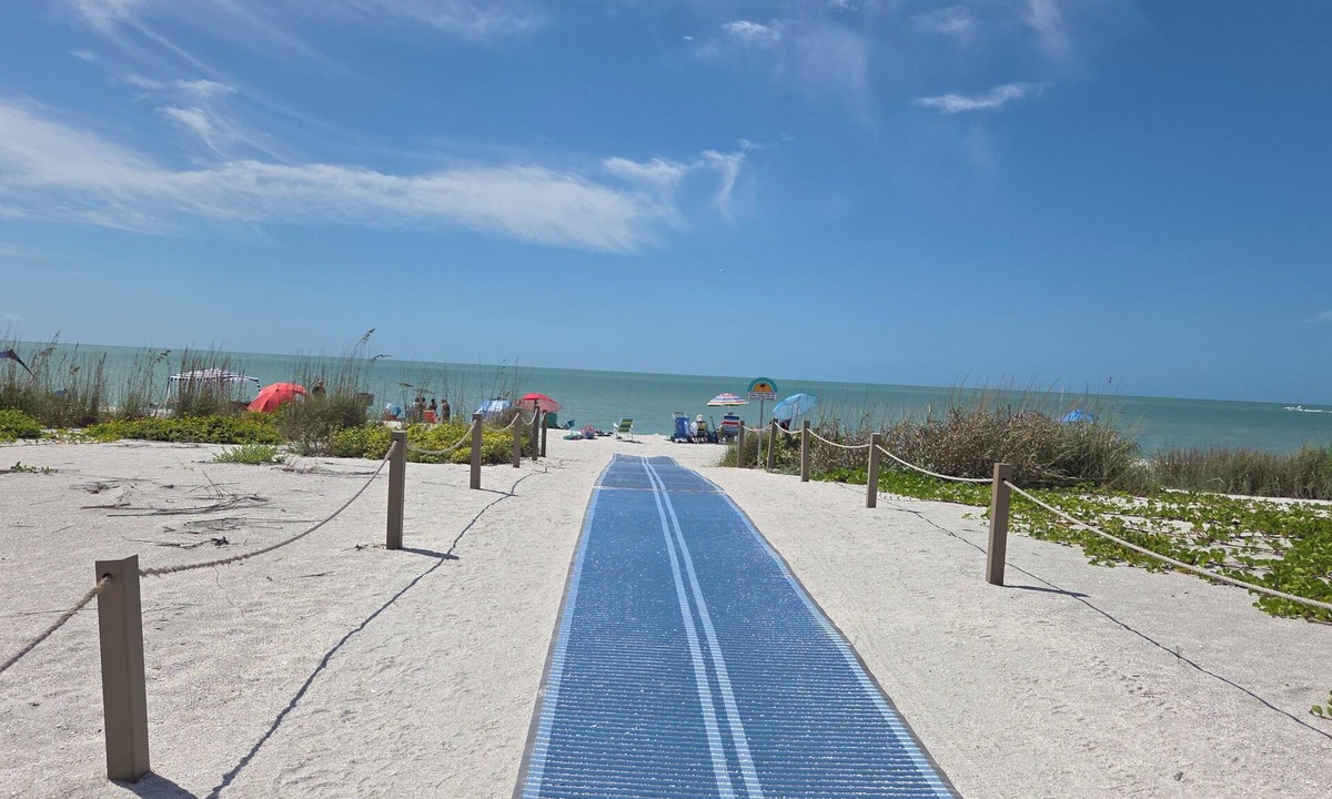 Iona Condo | Sand and Sun 3 miles to FMB and 5 miles to Sanibel