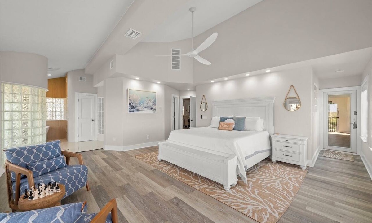 Sanibel House | Sanibel Beach Retreat + Bonus Bungalow! Sleeps 17 Private Pool