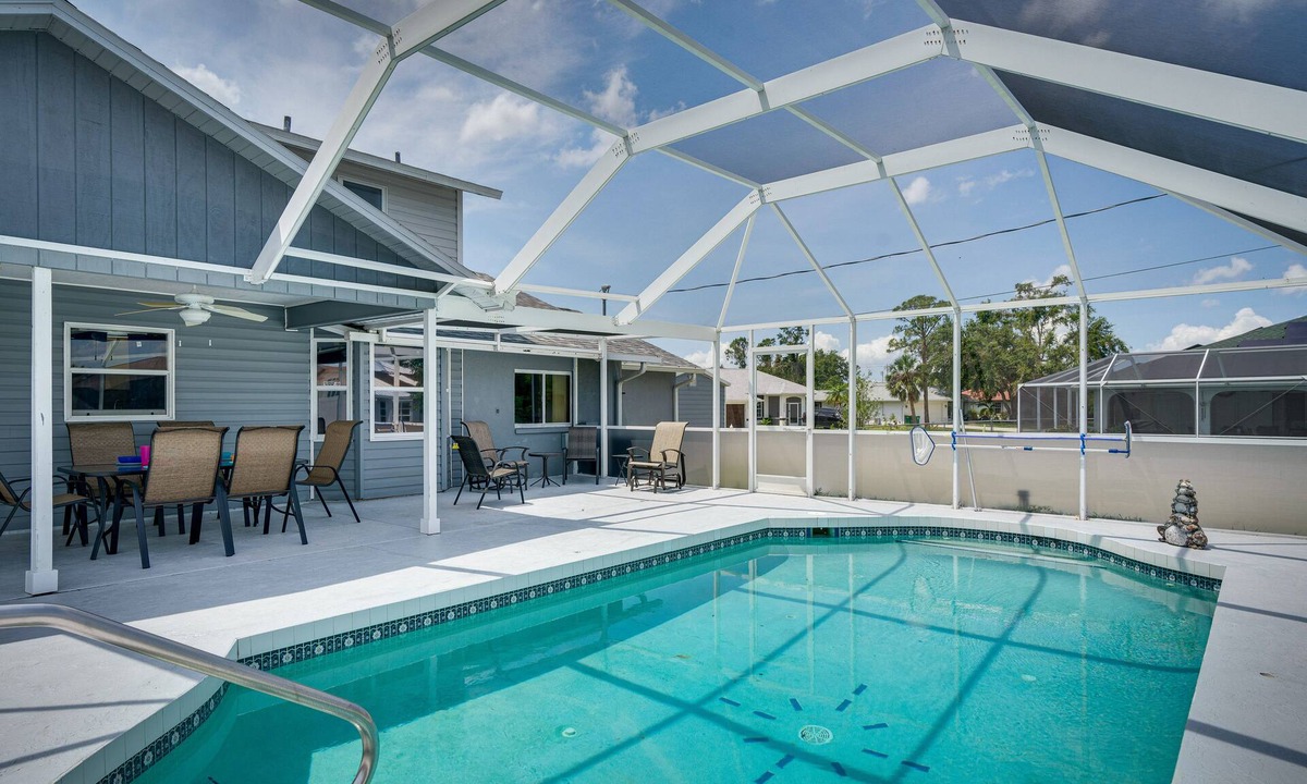 Port Charlotte House | Screened-In Lanai + Yard: Port Charlotte Retreat