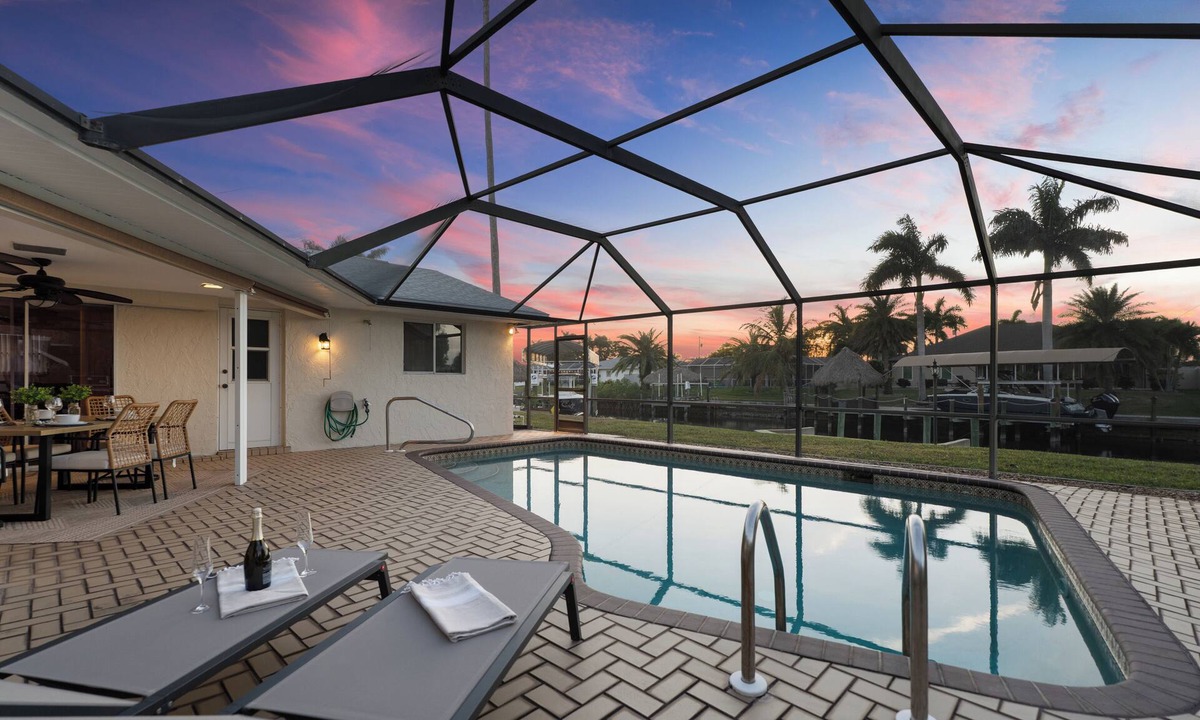 Caloosahatchee Villa | Seaside Villa Mango Bay - 3/2, heated pool, heating included, close to the river