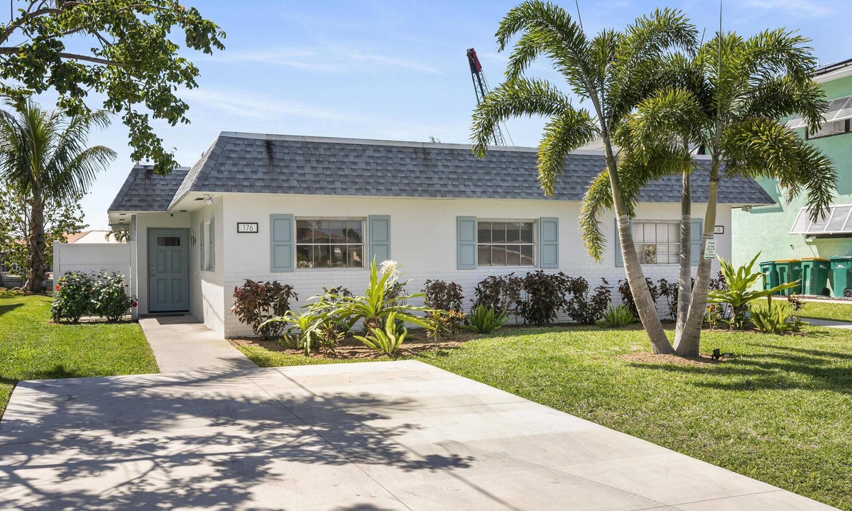 Isles of Capri House | Seasonal Waterfront Retreat – 2 Bedroom Duplex on the Isles of Capri