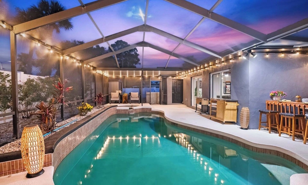 Bay Crest Park House | "Serve & Soak" in Nordic Luxury
