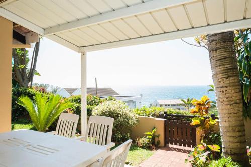 Shaka's Rock Apartment | Siesta 9