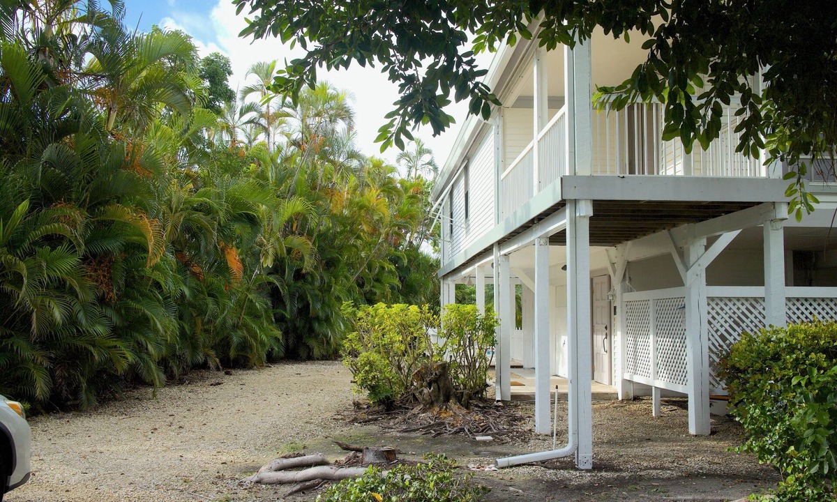 The Dunes House | Simply Wonderful 3-Bedroom Sanibel Home With A Pool In The Dunes