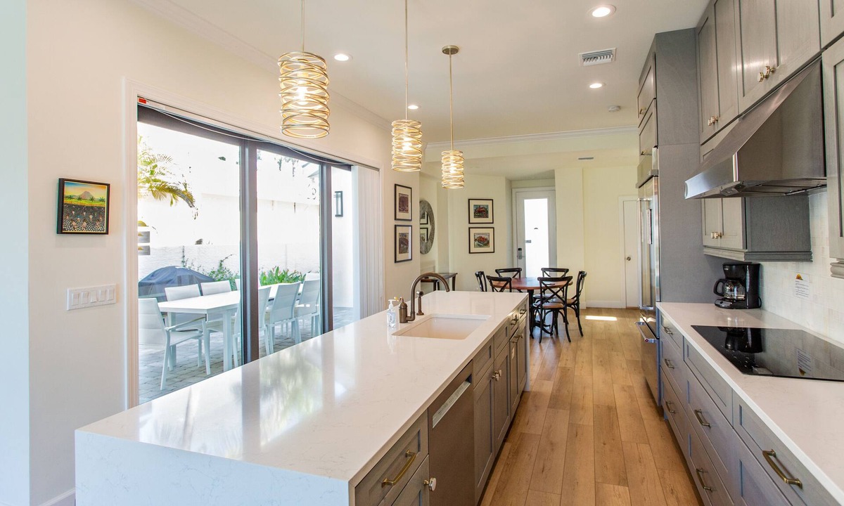 Naples Park House | Sorrento Luxury Vacation Home: Expansive 5-Bedroom, 4.5-Bath Retreat with Private Pool, Hot Tub, and Pet-Friendly Accommodations – Just a Short Walk from Stunning Vanderbilt Beach