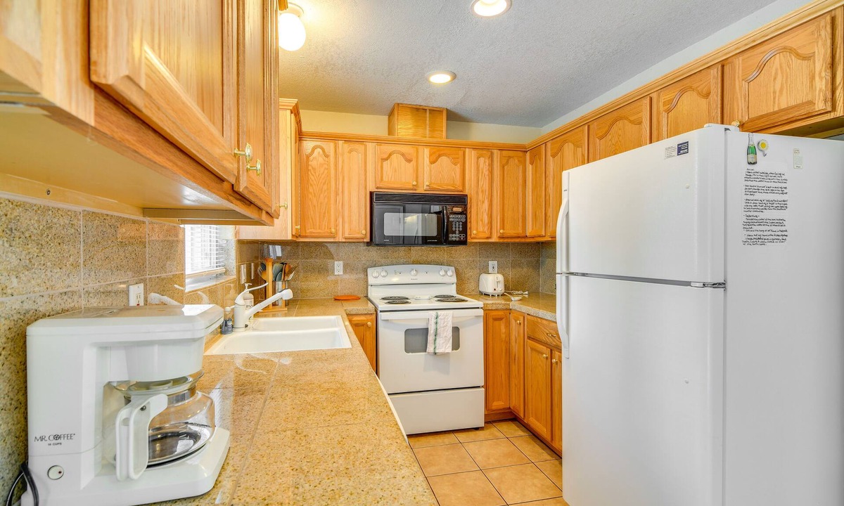 Country Club Estates House | South Tahoe Home: 7 Mi to Lake & Heavenly Resort!