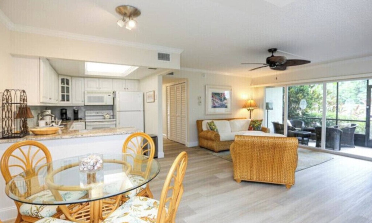Moorings Condo | Spacious 3 bedroom lakeside condo in The Moorings.