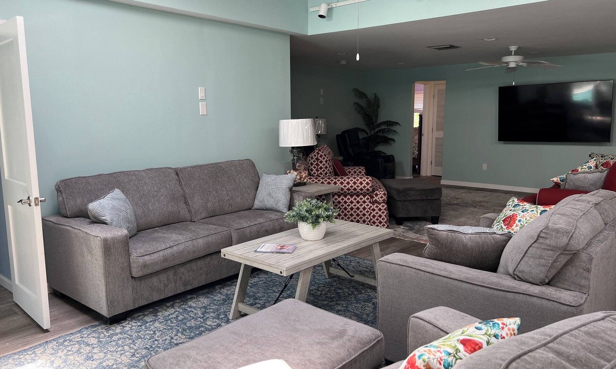 The Dunes House | Spacious 4-bedroom house with WiFi, AC in charming Sanibel