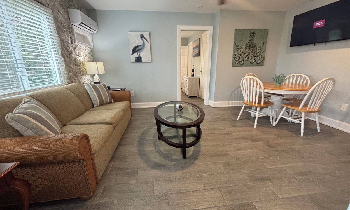 Bonita Shores Cottage | Spacious Cottage 1.5 Mi To Beach Kitchen W&D King Bed Dock On The Imperial River