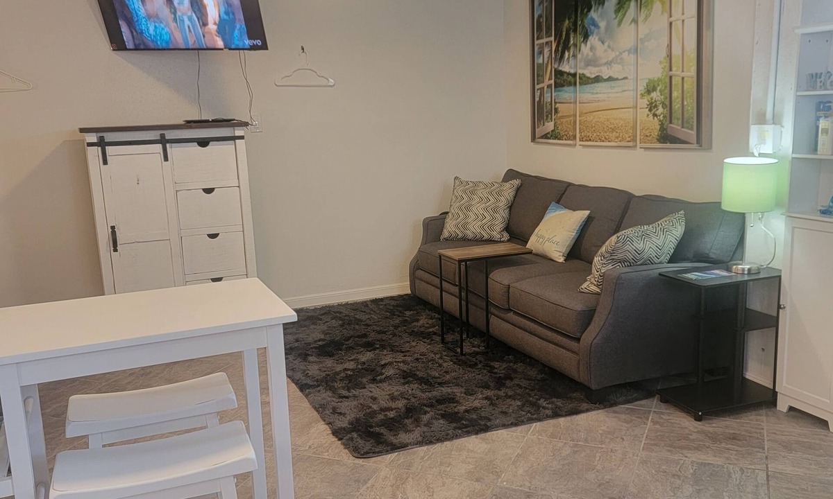 Fort Myers Beach Apartment | Spacious Cozy Studio Pool/Spa Ultimate Location Walk to everything