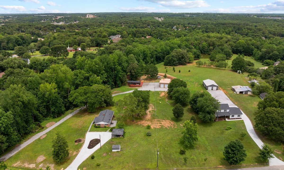 Greer House | Spacious Multi-Home Estate, Sleeps 29, Reunion & Event Friendly