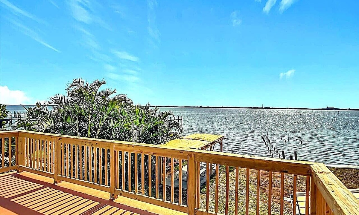 Charlotte Harbor House | Special Event Retreat 5BR 4BA Hot Tub Sleep 16