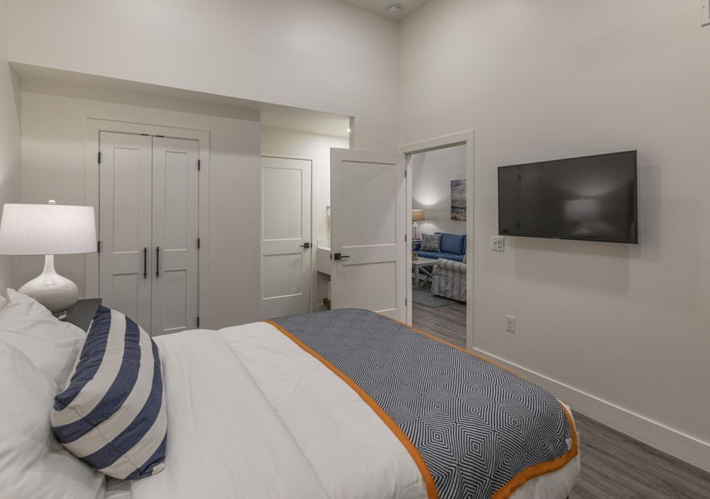 Historic District Apartment | Stay, dine, and play at the center of Fishermen’s Village Unit#10