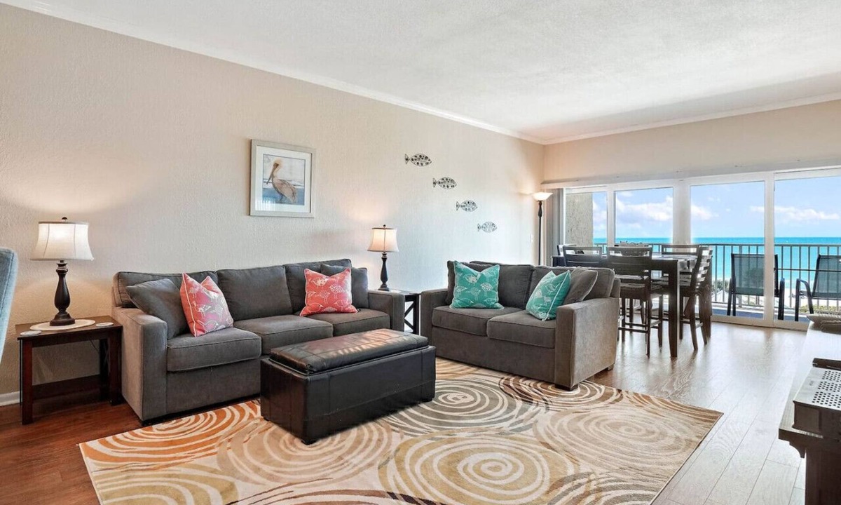 Redington Shores Condo | Stunning Gulf-Front 3BR Condo in Redington Shores – Pool, Balcony & Pet-Friendly