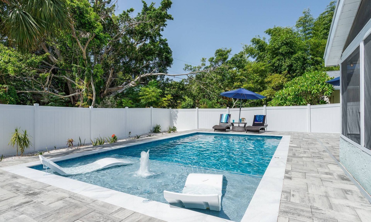 Vamo House | Stunning Private Pool Home | Lanai | Dog Friendly | 10 min to Siesta Key | Perfect Outdoor Living!