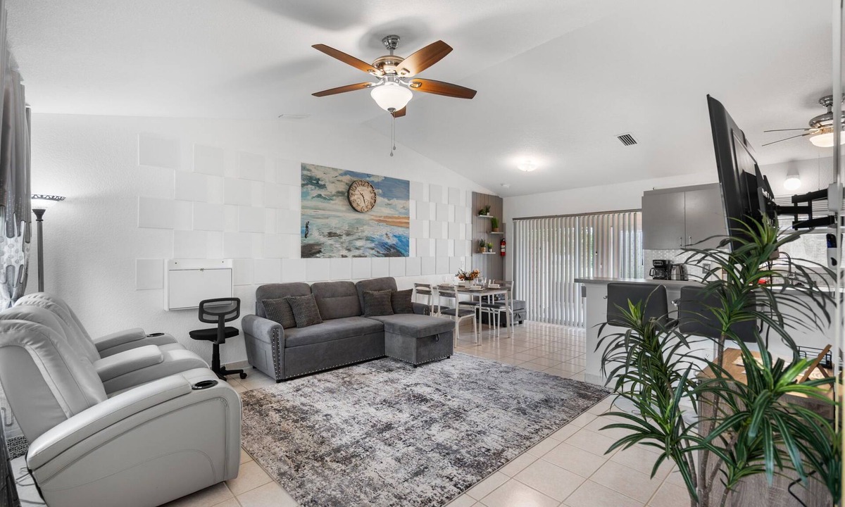 Warm Mineral Springs House | Stylish 1BD Getaway steps to Warm Mineral Springs