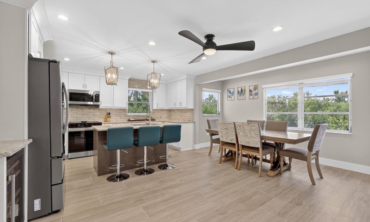 Sanibel House | Sugarfish: 3 BR/3BA Perfect Near Beach Getaway!