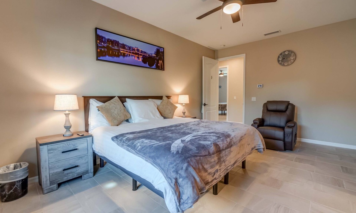 Englewood Bed & Breakfast | Suite Dreams Guesthouse aka Care Takeover Home