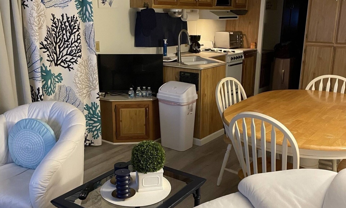 Punta Gorda House | Sunny 55+ Getaway 2nd Guest 45+ - Heated Pool, Lake & Pet-Friendly!